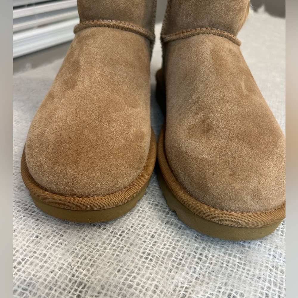UGG Bailey Button 2 - Picture 10 of 15